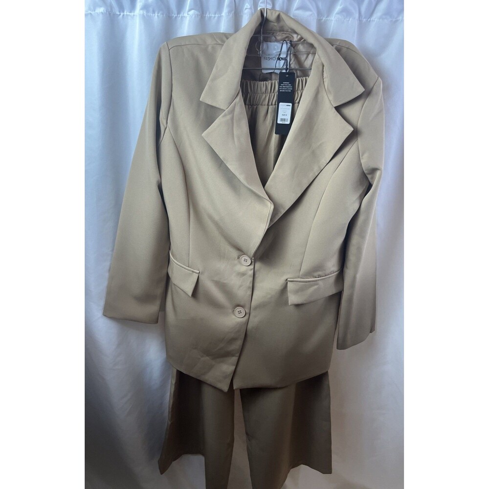 Fashion Nova Women’s Core Competency 2 Pieces Blazer & Pants Set Size M Taupe